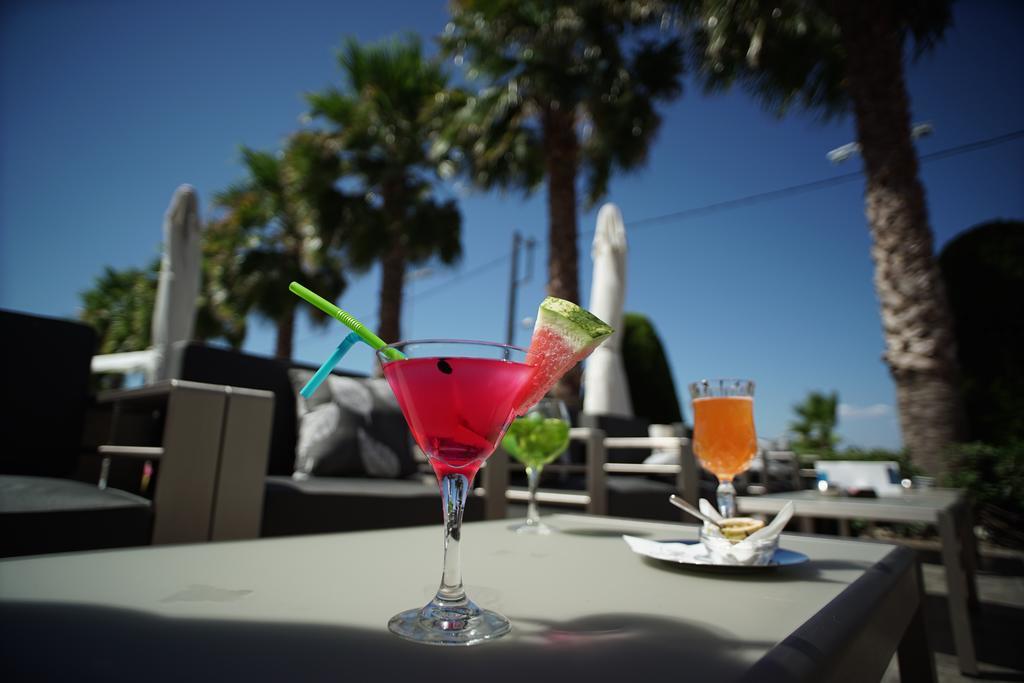 Valis Resort Hotel Volos Exterior photo Cocktails at a beach bar