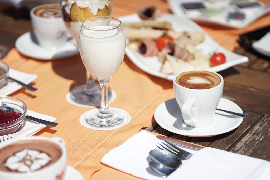 Valis Resort Hotel Volos Exterior photo A typical Italian breakfast